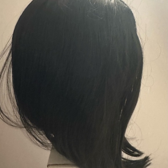 New Wig! Sleek Black Bob Wig, Can Be Worn to the Side or in the Middle. - Picture 4 of 11